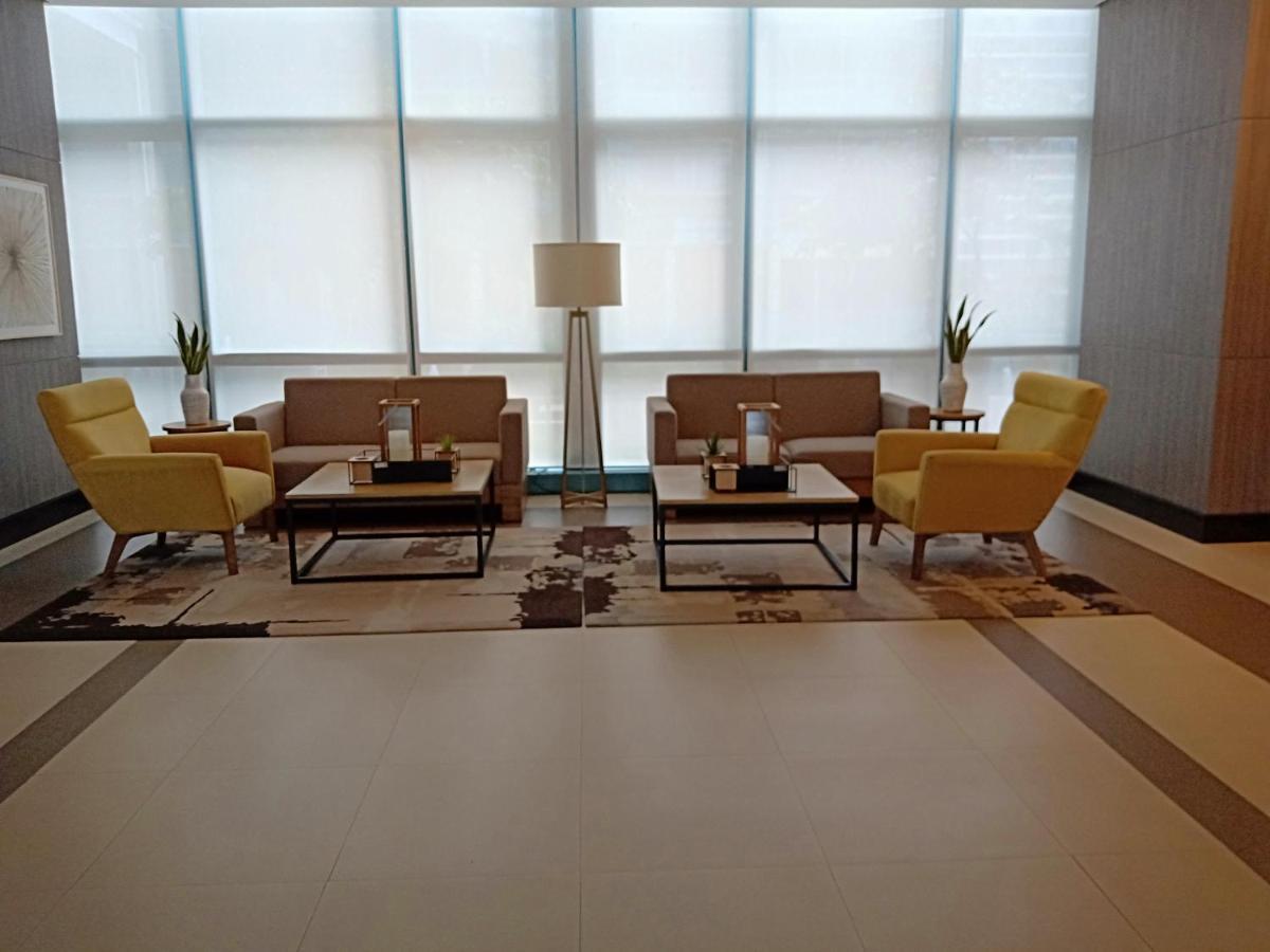 One Uptown Opposite Of Grandhyatt Hotel Manila Taguig City Exterior photo